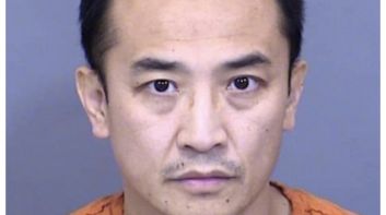 Renowned Arizona professor who allegedly killed wife with shotgun says he was 'trying to shoot the wall'